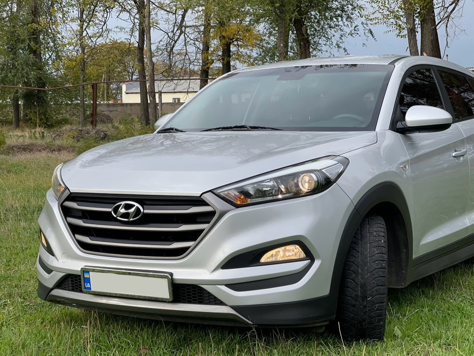 Авто у відмінному стані, акуратне, доглянуте, нічого робити не потрібно, сів і поїхав.  Приганяли з Кореї в 2020 році. 
Кросовер на зимовій резині Bridgestone,  віддам з машиною комплект літньої гуми в подарунок, придбав весною цього  року. В 2025 році пофарбули капот і бампер від сколів.  Фарбували повністю. Салон доглянутий,  чистенький. Навігатор працює і вже нашою мовою, була корейська до цього. Встановили фаркоб, на фото видно. До нього йшло в комплекті все електричне приладдя, підключили. Декілька разів їздив з причепом, все працює добре без помилок.
Двигун 2.0 надійний.
Автоматична
коробка працює плавно без ривків.
Пробіг 282 000 км — чесний та рідний. Кузов і салон у ідеальному стані — без потертостей, без нюансів. Кожаний салон
Виконана робота
 – встановлена нова камера заднього виду
 — замінено замок передніх правих дверей.
Комплектація:
•  Мультикермо
• Кондиціонер
• клімат-контроль
• парктронік
• Камера заднього виду (нова,
• Комфортний салон
• Хороша шумоізоляція
• Надійна підвіска
Авто завжди вчасно обслуговувалось, вкладень не потребує
  Пишіть.  Більше інформації у вайбері за телефоном 09******57 або телефонуйте