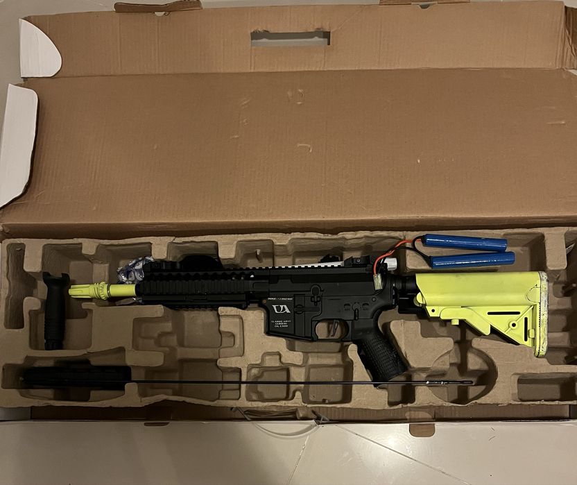 Arma airsoft M4 - Classic Army CBQ RIS PRETA