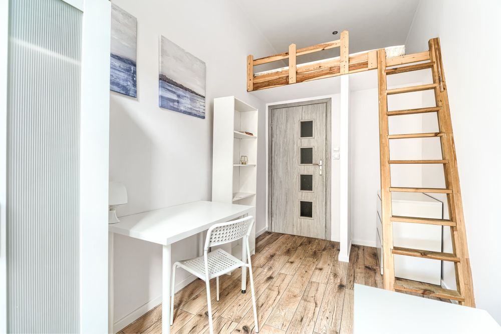 Przytulny pokój z antresolą