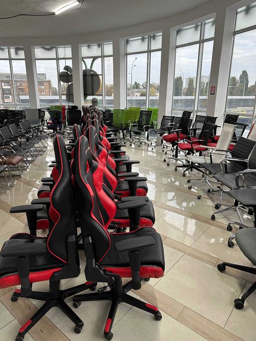 РОЗПРОДАЖ з офісу стелажи,тумби,столи, крісла,стільці,оргтехніка