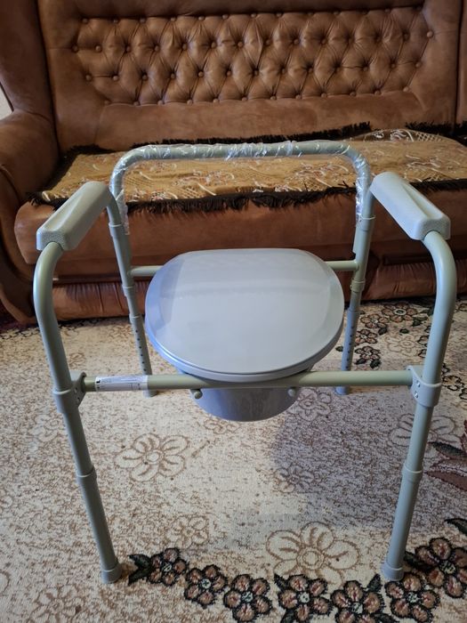 Стілець- туалет для людей з порушенням рухливості