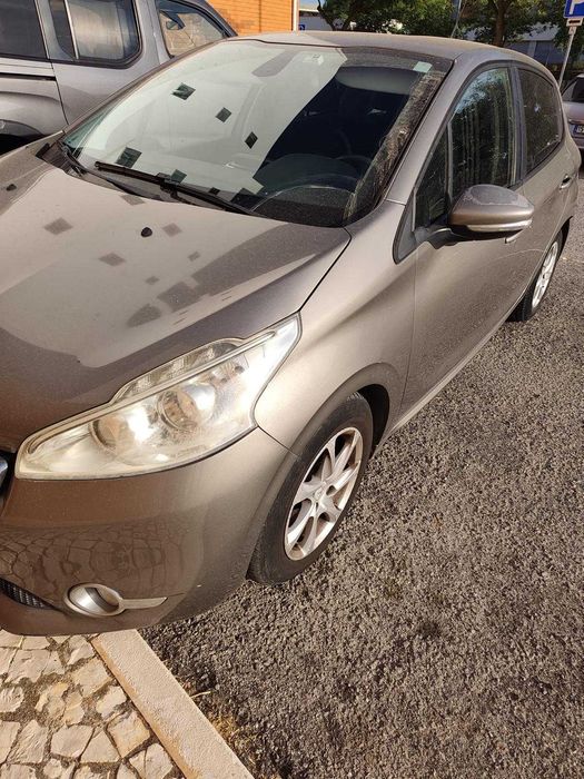 Carro Peugeot 208