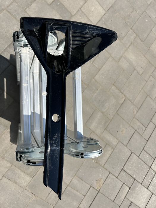 Накладка бамперу Polestar 2 права