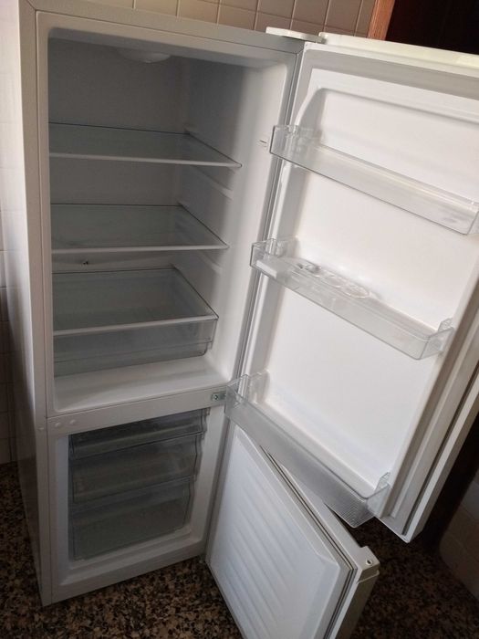 Frigorífico Kunft á venda .