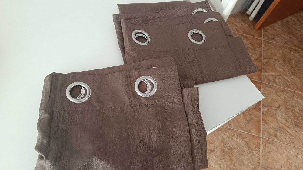 Conjunto de 2 cortinados como novos - 10€
