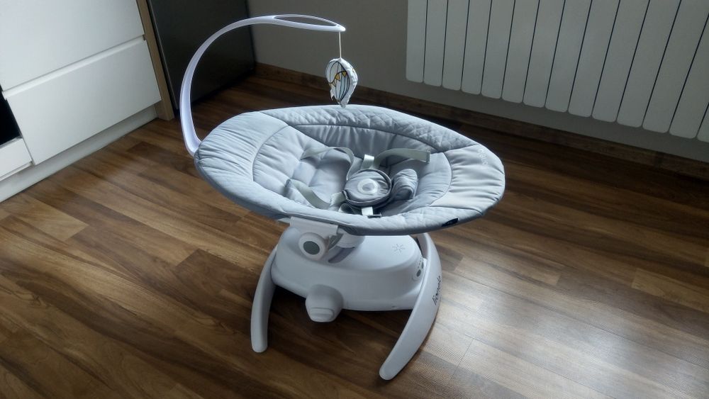 Bujak Bujaczek leżaczek kołyska elektryczny obrót 360° panel sterowania 0-9kg Lionelo Iris