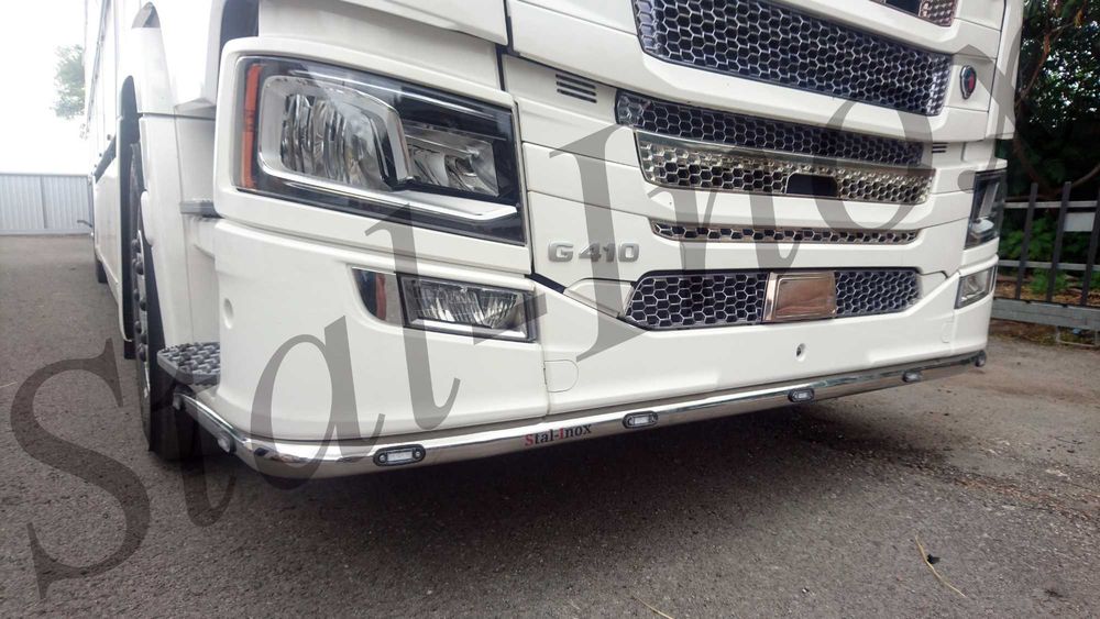 Orurowanie pod zderzak ze stali nierdzewnej malowane proszkowo Scania