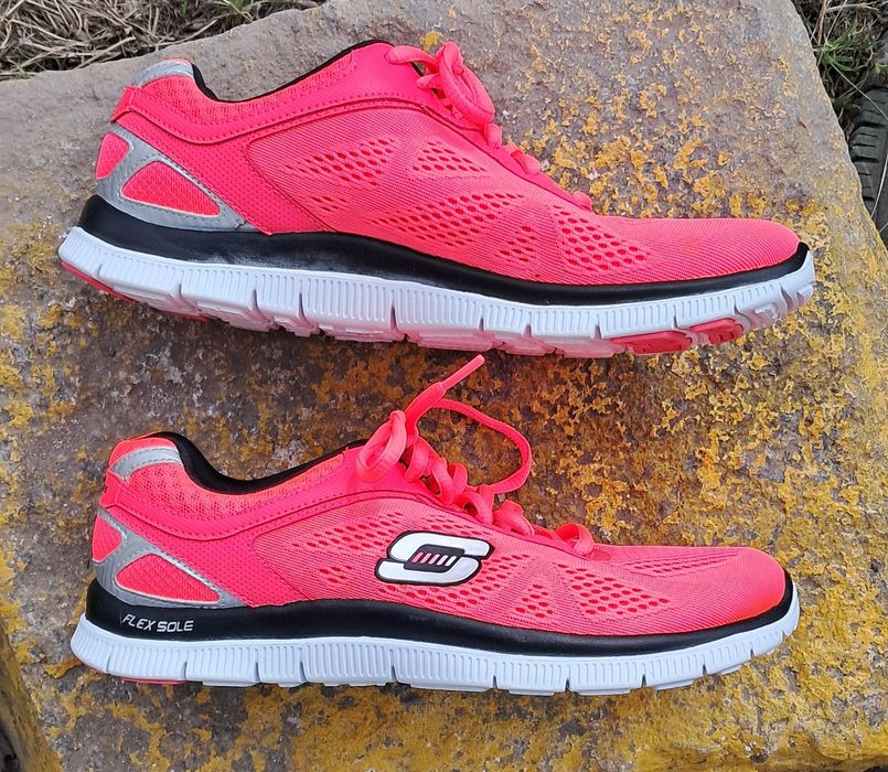 Кроссовки Skechers в отличном состоянии , 38р.