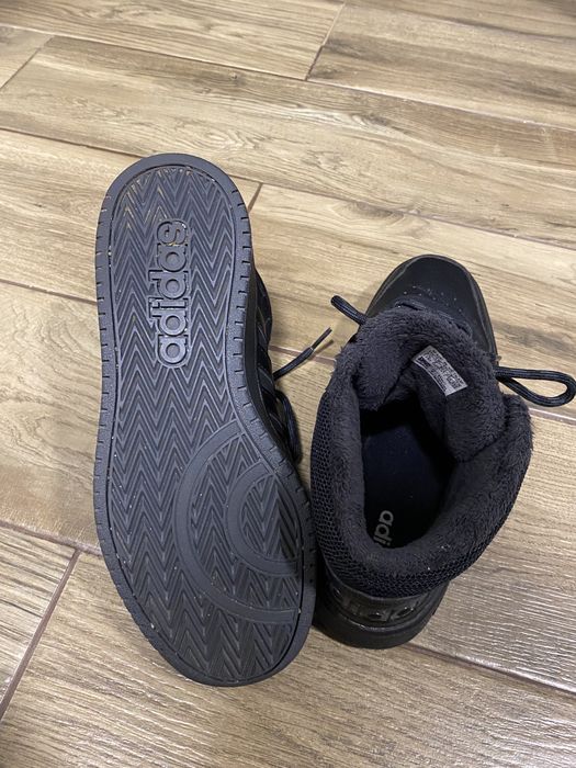 Утеплені кросівки ADIDAS HOOPS 2.0 MID 40 розмip
