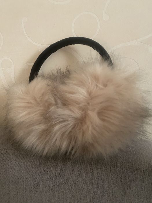 Продам теплі та гарні, великі вушки.