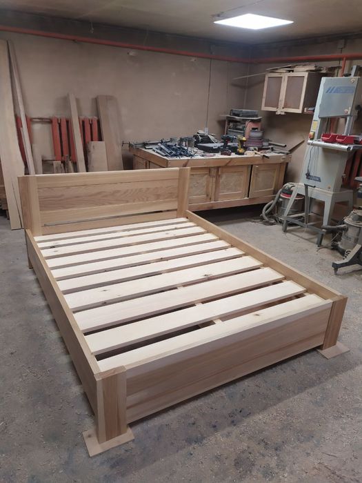 Ліжко з дерева ясен