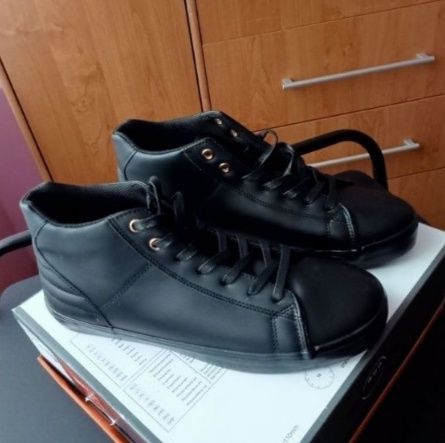 Nowe buty snackersy Pier One wysokie, za kostkę, czarne, 42

Nowe buty