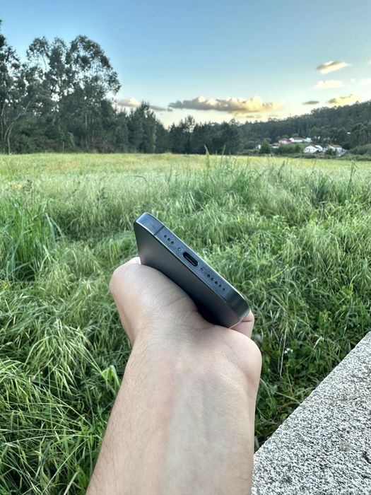 iPhone 15 Pro 128GB em bom estado