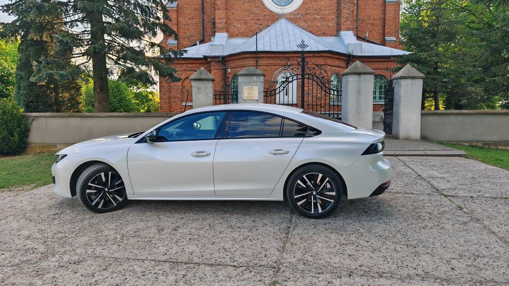 Samochód do ślubu w kolorze białej perly, wieczór panieński, kawalersk