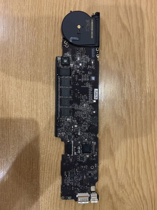 MacBook Air A 1465 11 mid 2013-2015 ( по запчастям )