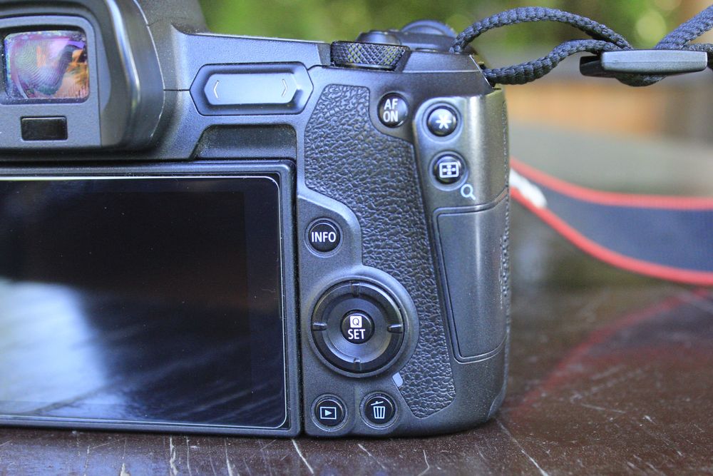 Продам Canon eos R