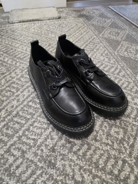 czarne loafersy, eleganckie buty, mokasyny