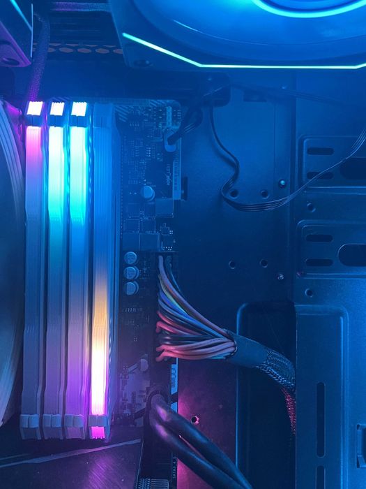 Sprzedam ASRock B460M Pro4 + procesor Intel Core i5-10400F