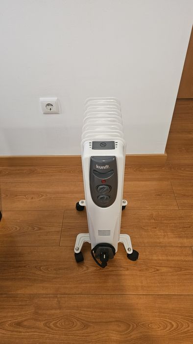 Aquecedor a Óleo KUNFT 1500w (muito novo)