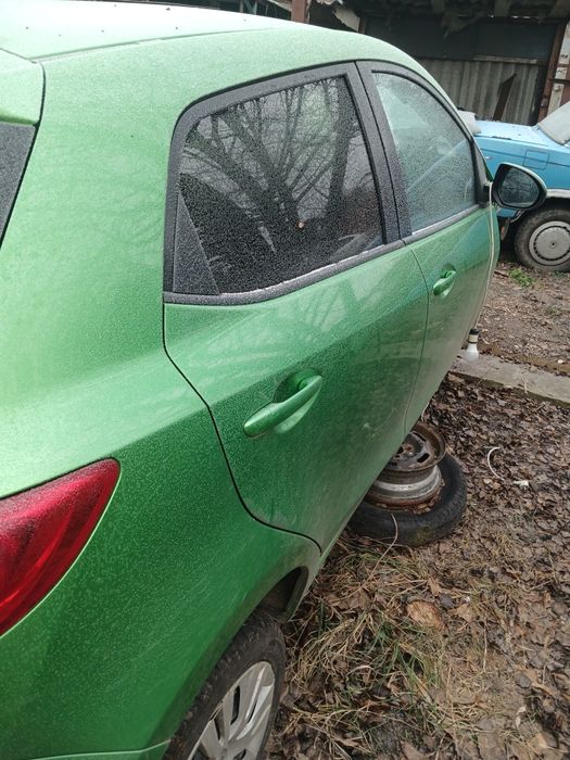 передняя дверь мазда 2