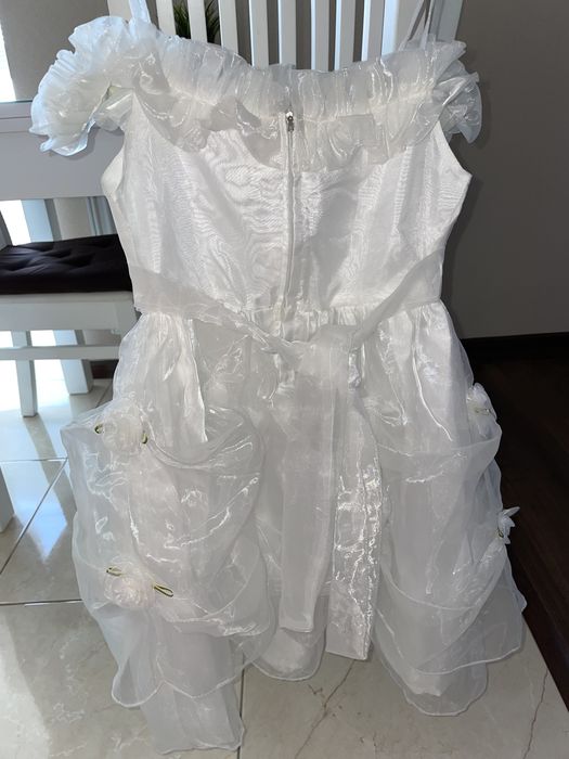 Нарядне плаття з обручем