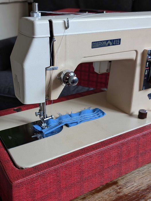 Maszyna do szycia Predom Łucznik 415 walizka