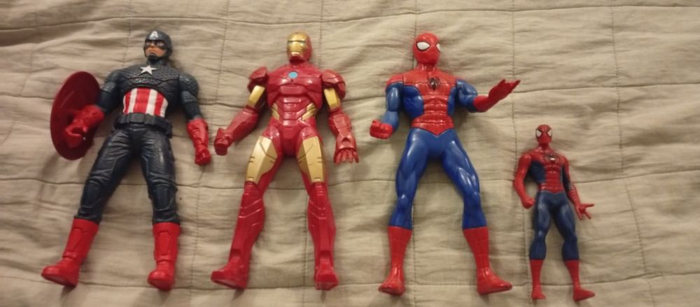 3 Figurki Marvel+gratis