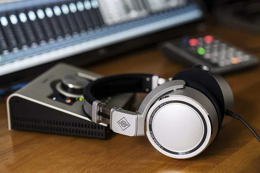 Headphones Premium de Estúdio Neumann NDH 20