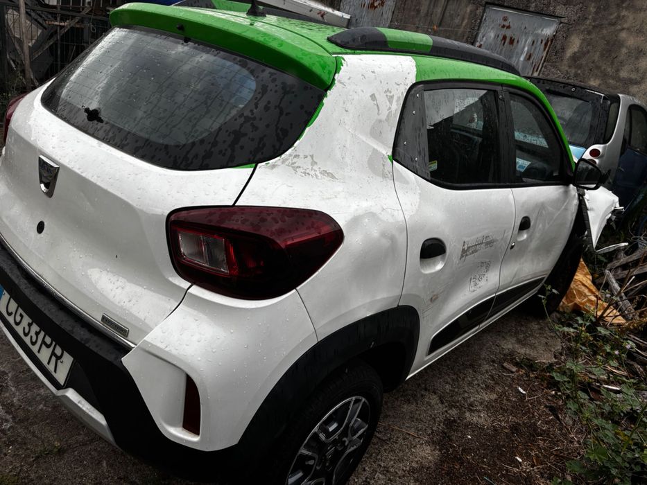 Dacia spring avariado