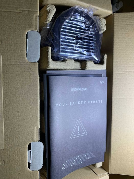 Maquina Nespresso CITIZ Preta (NOVA)