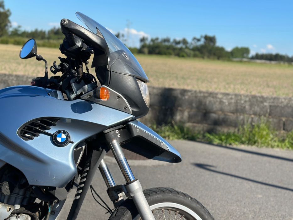 Mota bmw gs650f com kit de transmissão novo e pneus Bridgestone novos com menos de um mês
