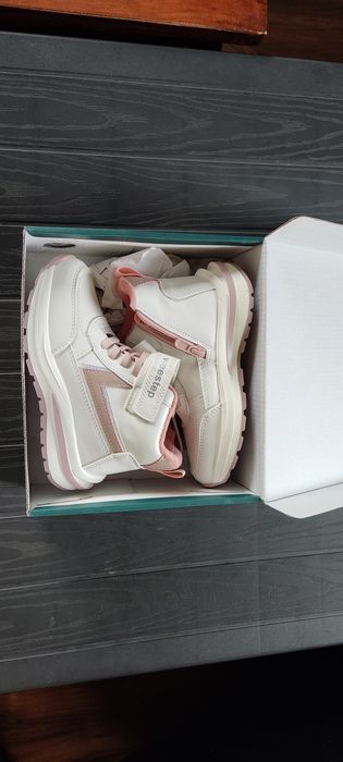 Nowe ocieplane buty 29 dla dziewczynki zmieniające kolor