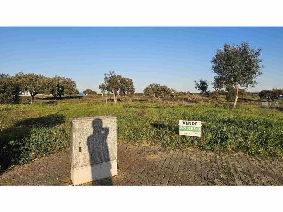 Lote de terreno destinado a construção de moradia unifamiliar