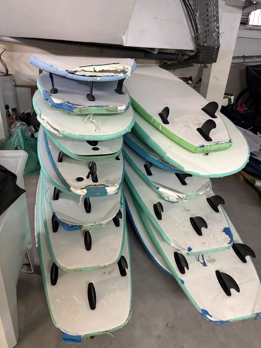 Pranchas de Surf de Escola danificadas
