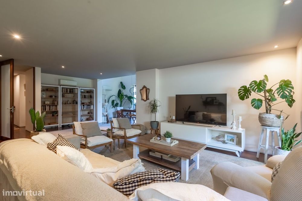 Moradia T5 de 3 Frentes em Ermesinde – Condomínio Fechado