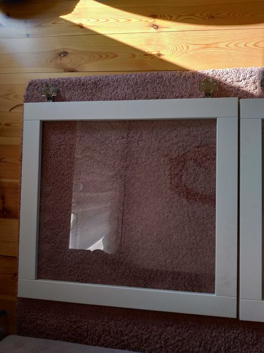 Witryna SINDVIK - ikea
 Białe