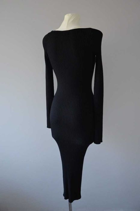 H&M czarna dzianinowa sukienka midi dekolt serce old money 34 XS