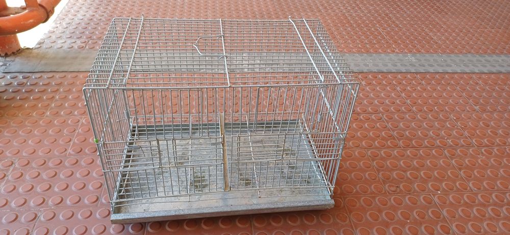 Vendo gaiolas  e outros acessórios