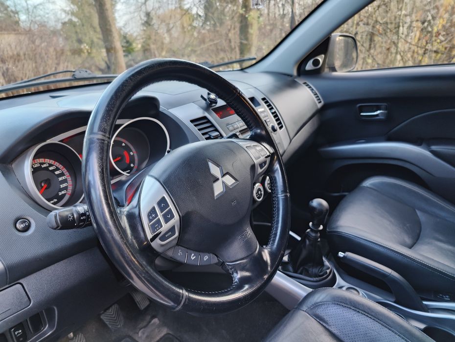 Mitsubishi Outlander XL 2.0D 4×4 7 місць 2007 рік для ЗСУ та