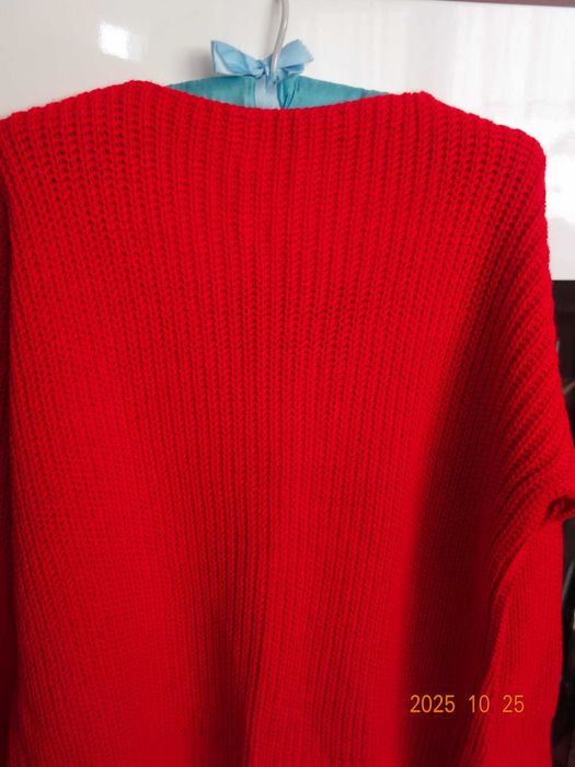 NOWY Czerwony sweter z perełkami rozm.40/42 L/XL