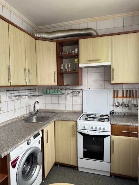 Сдам 3к.кв метро "Студенческая", с/м "Класс"