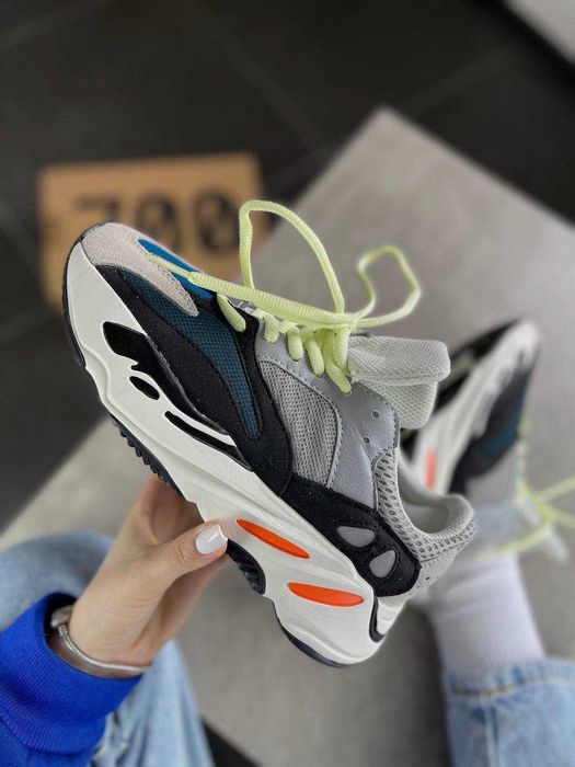 Женские кроссовки Adidas Yeezy Wave Runner 700 Premium. 36-40