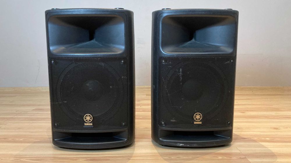 Dwie kolumny głośnikowe / Yamaha MSR400