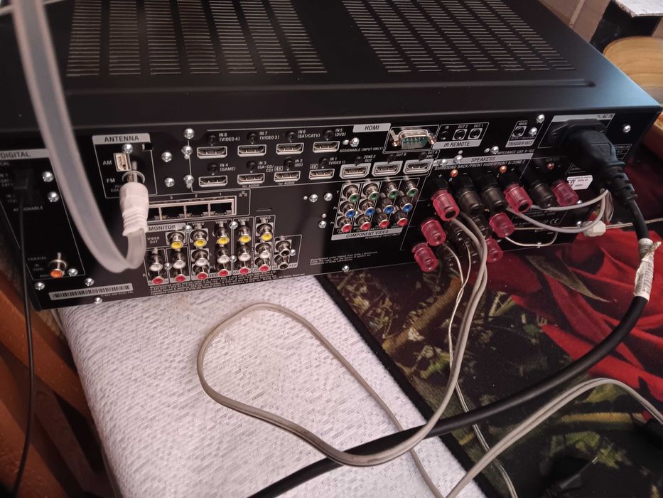 Sony str-da2800es 7.2 4k 3D usb