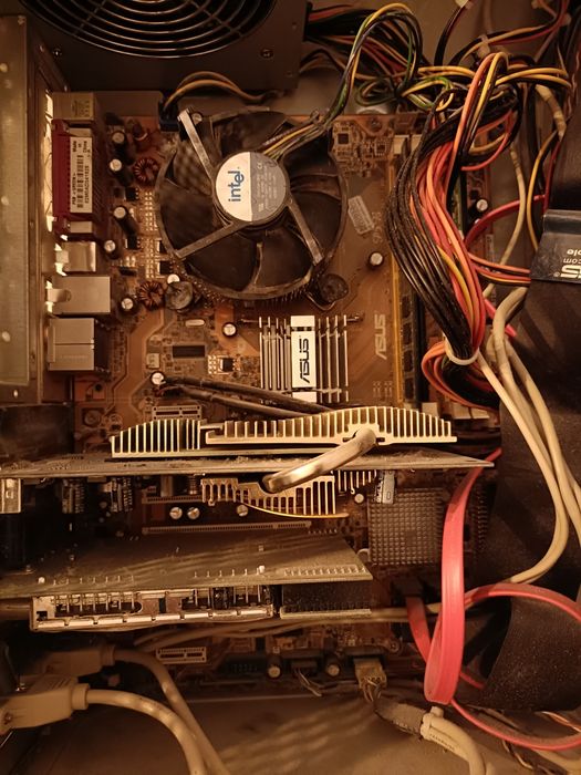 Komputer stacjonarny - Intel Core 2 Duo E4400; 2 GB ram; GeForce 6600; dysk 120 GB