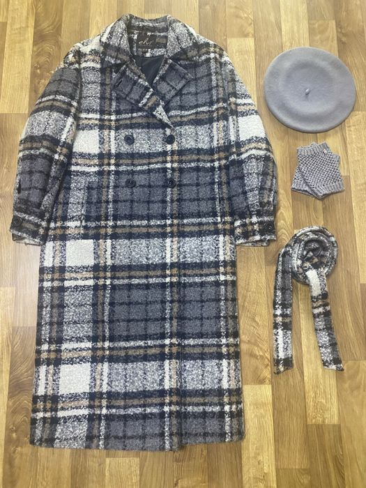 Стильне пальто в клітинку, актуальне на осінній сезон