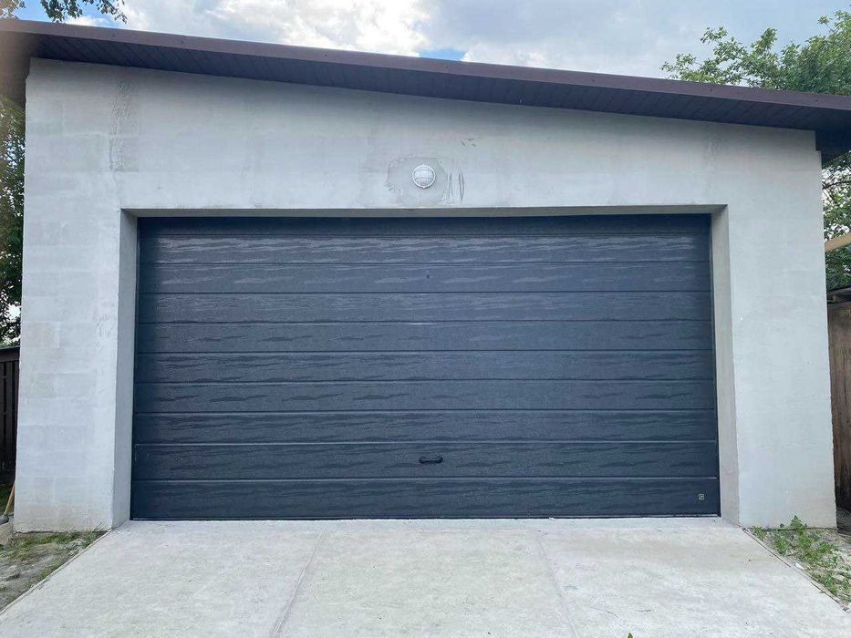 Автоматичні секційні ворота ТМ GANT  шир.3000 вис.2750 колір антрацит