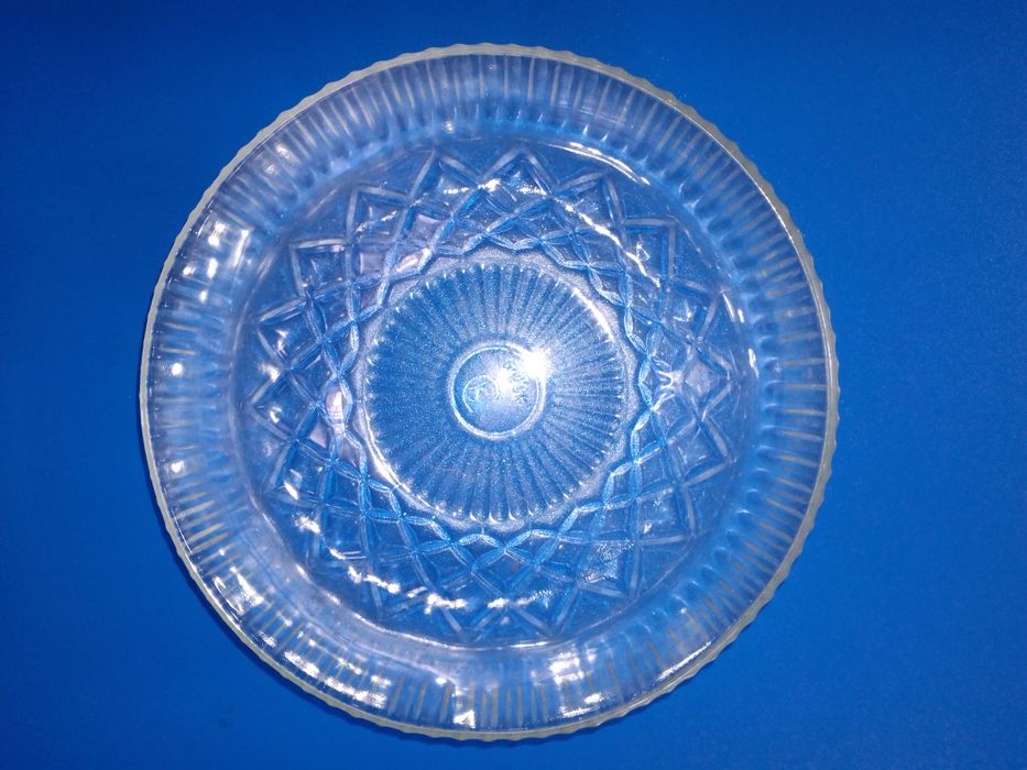 Фарфоровые и фаянсовые тарелки