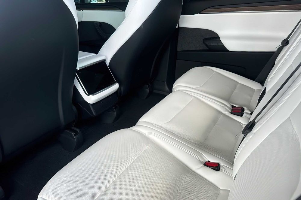 Tesla Model X      2022