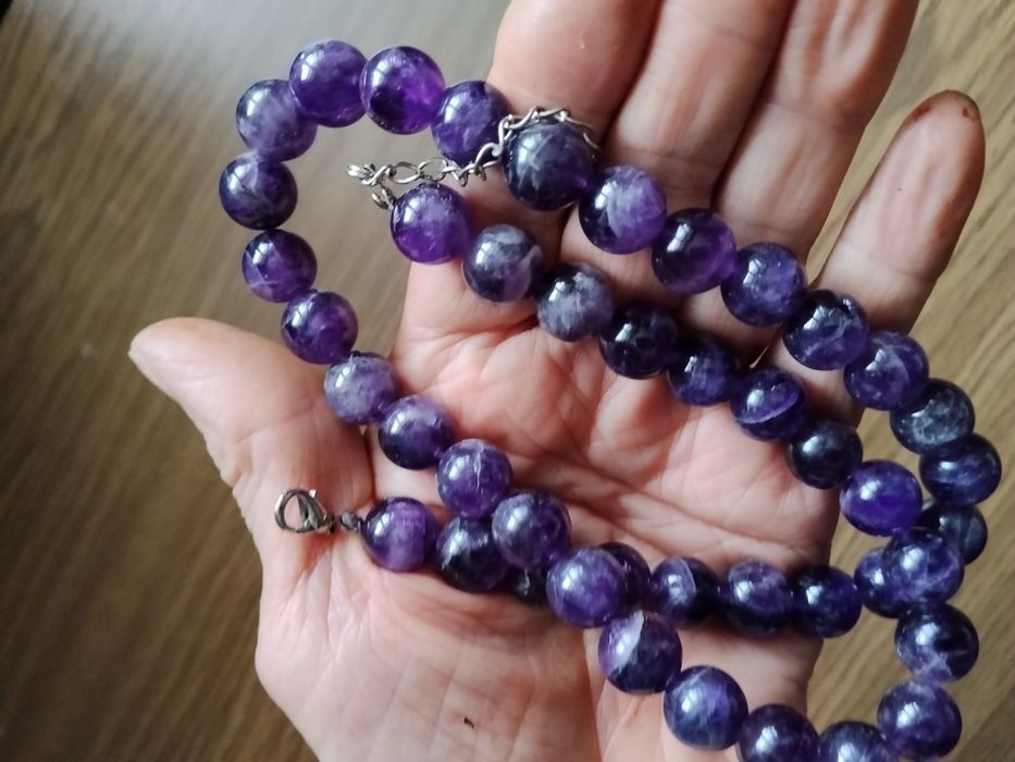 Продам бусы из натуральных камней аметист, нефрит, агат.